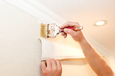 Pose de papier peint au Val d'Ocre — revêtements muraux et toiles de verre